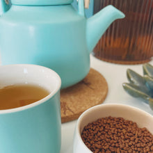 Lade das Bild in den Galerie-Viewer, hajdina tea buckwheat tea soba tea 24tea soba cha A Soba tea 100%-ban természetes tatár hajdinából készül, egyedi receptünk szerint tökéletesre pörkölve. Soba Tea is 100% natural tartary buckwheat, which is known for its health benefits. 
